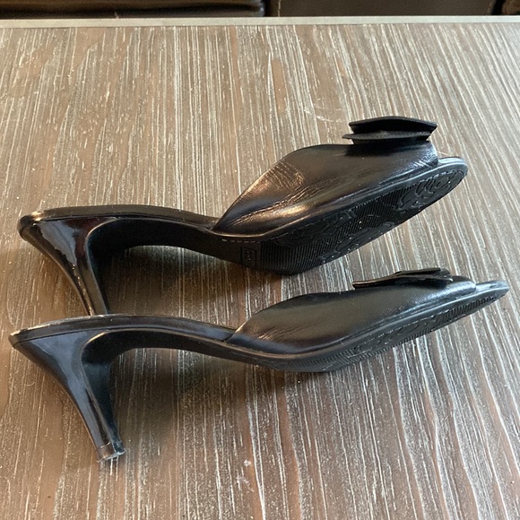 Ladies Connie heeled shoes with bow, leather upper size 9 1/2. - Picture 5 of 10